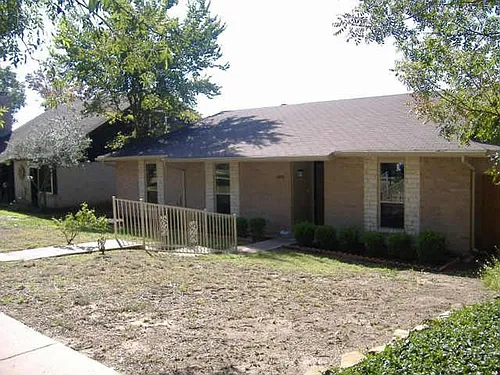 4705 Cliffwood Dr Photo 1
