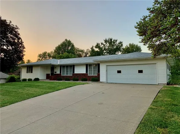 501 E Harvey Dr, Savannah, MO 64485