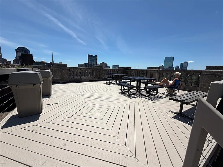 21 Beacon St #8A — Photo 3