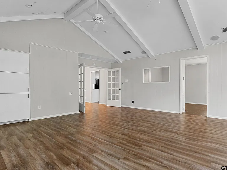 3200 Decharles St — Photo 20