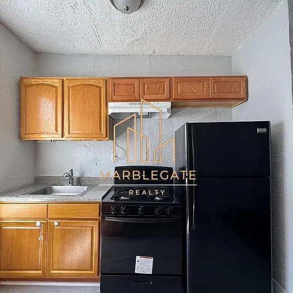 691 Elizabeth Ave #67R — Photo 1