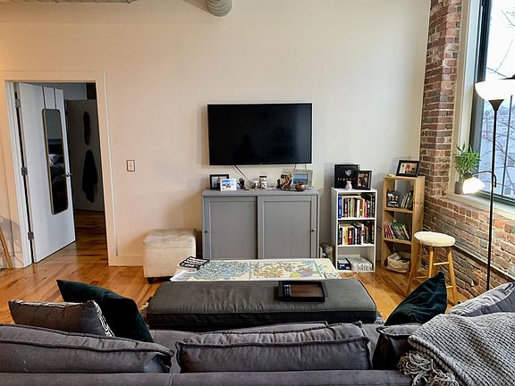 2nd image of 589 Essex St #1