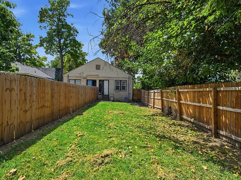 E 8th St Duplex — Photo 20