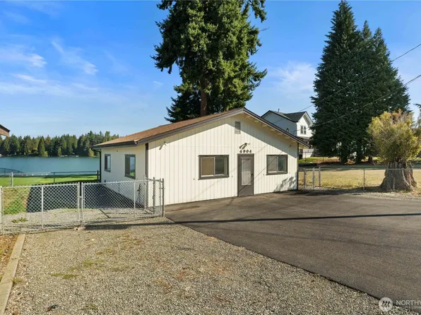 4904 N Island Drive, Bonney Lake, WA 98391
