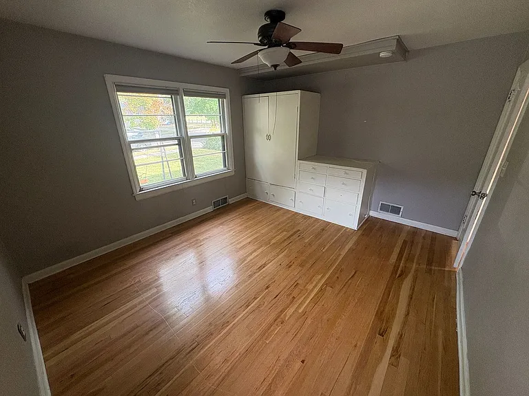 2419 Pine St — Photo 17