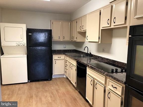 4th image of 5904 Mount Eagle Dr APT 915