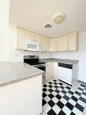 5th image of 371 Madison St APT 305