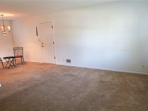 4th image of 15113 E 42nd Ter S
