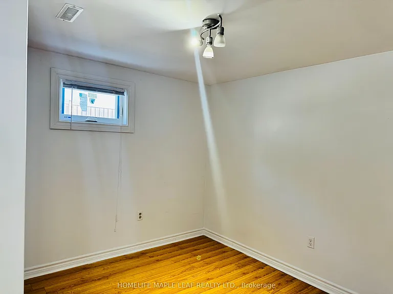 8 Montrose Pl — Photo 14
