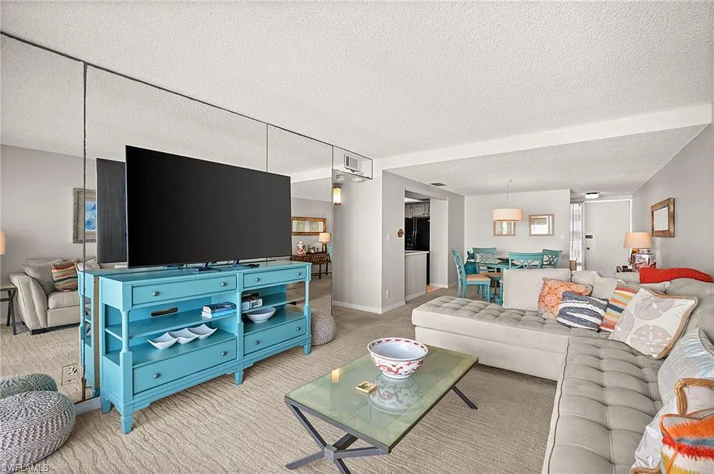 2 bed, 2.0 bath, 1215 sqft, $8,500 — Photo 4