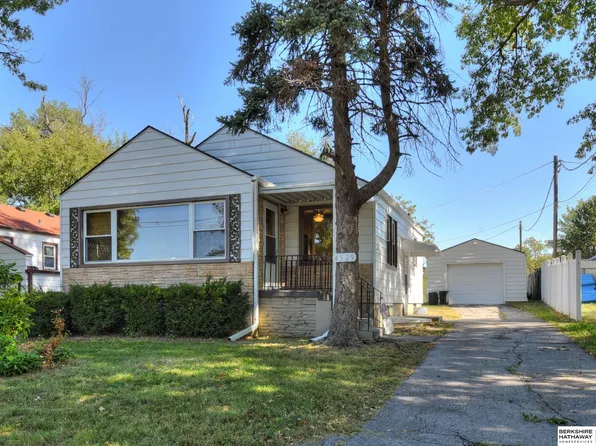 4529 S 45th St, Omaha, NE 68117