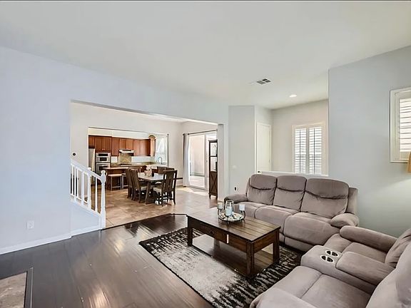 4th image of 1683 Kincaid Ave #1