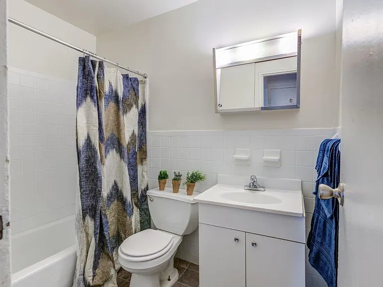 Post and Coach Apartment Homes — Photo 4