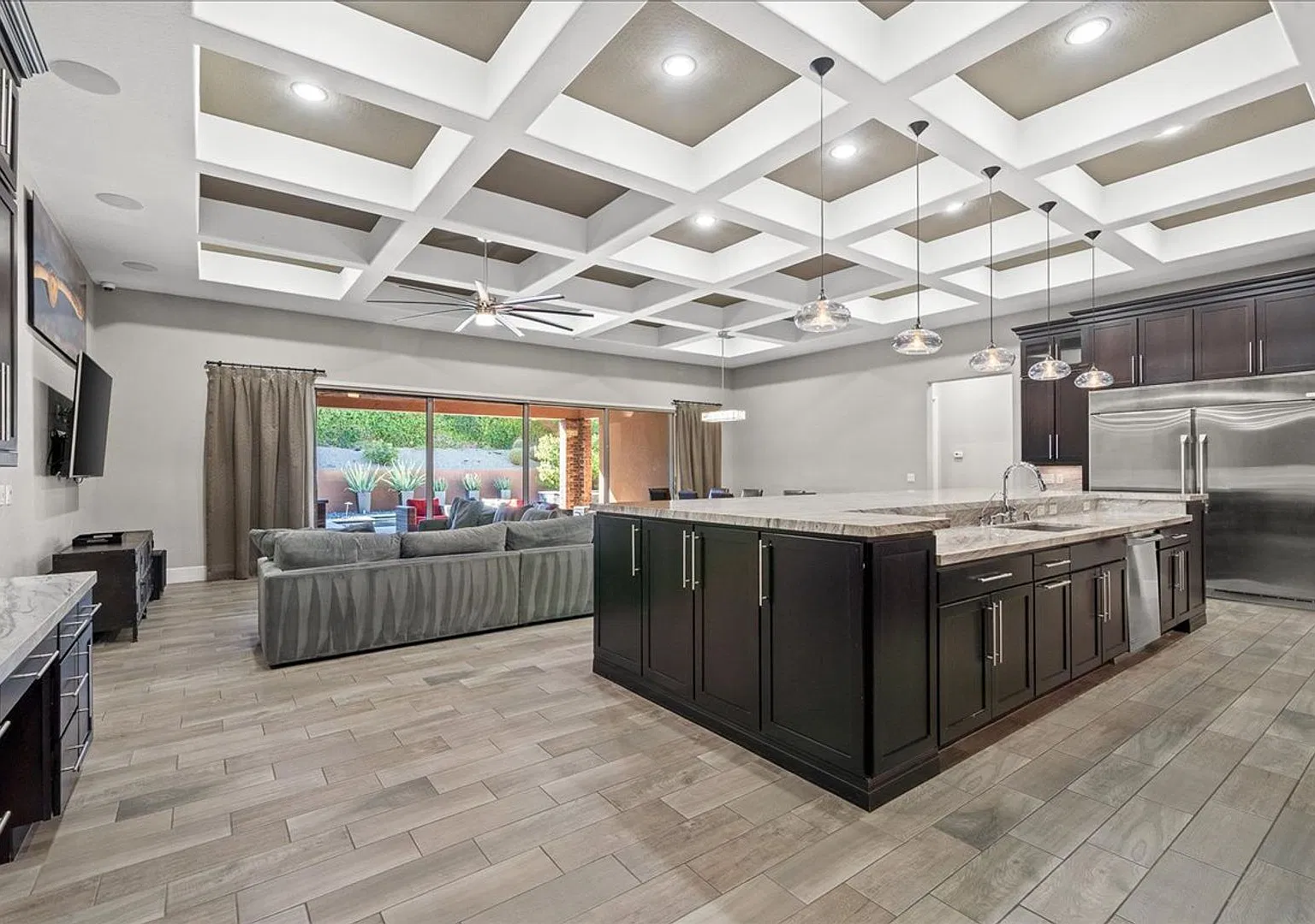 Luxury Retreat, Fully Furnished Single-Story Estate with Private Pool & Spa — Photo 4