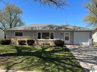 32 Arbor Ct, York, NE 68467