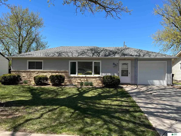 32 Arbor Ct, York, NE 68467