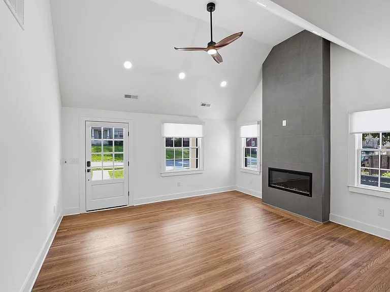 1838 Merriman Ave — Photo 13