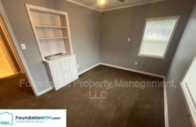2412 Gentry Ave — Photo 10