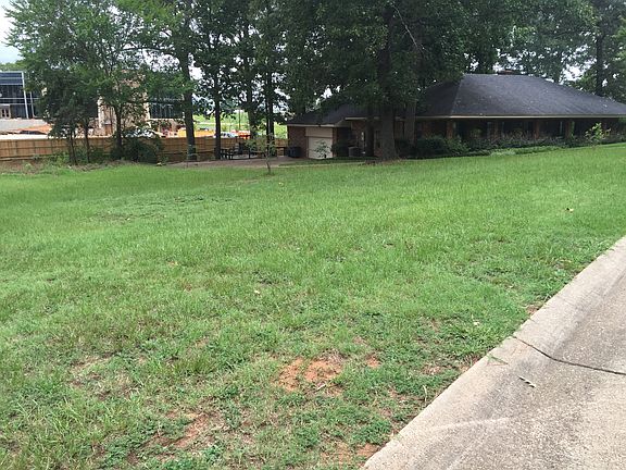 4th image of 703 Cobblestone Dr
