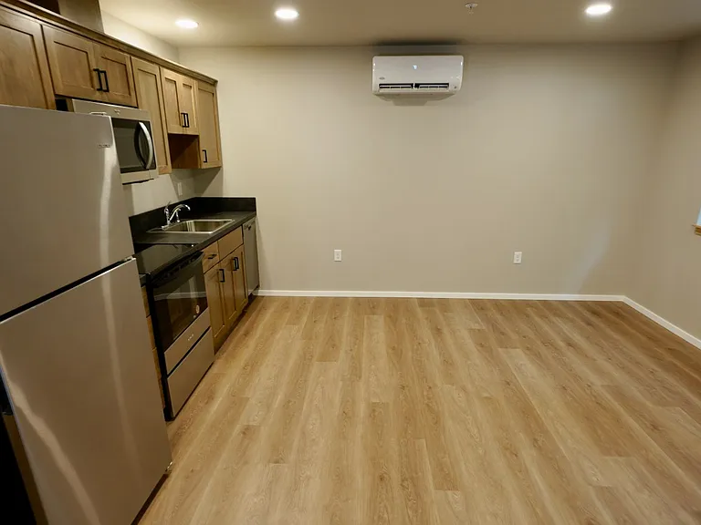 110 SE Handley St #102 — Photo 2