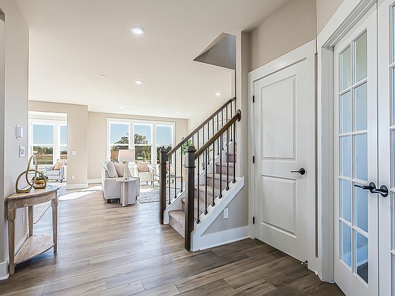 3rd image of 720 Risdon Trl S