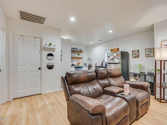 5th image of 403 Wilson Ave