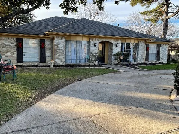 2407 Meadow Creek Dr, Carrollton, TX 75006