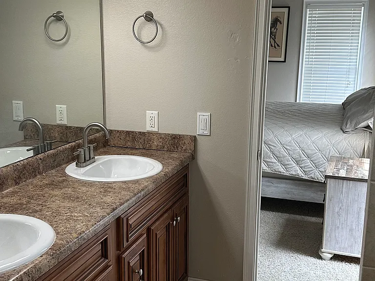 544 Remington Ave — Photo 17
