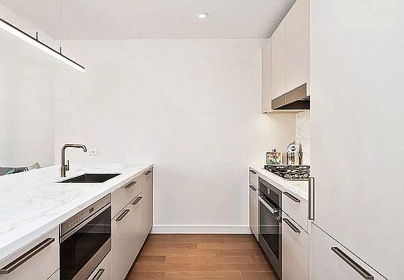 4th image of 305 E 51st St #17C