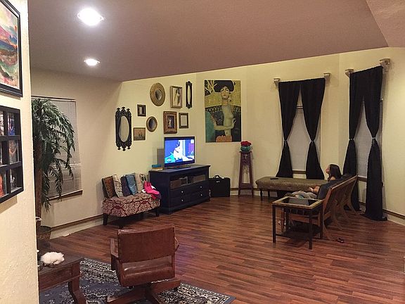 4th image of 2412 Kerria Ave