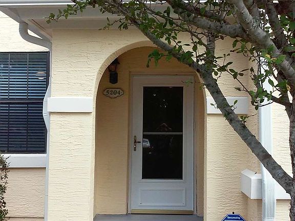 3rd image of 5204 Drury Ln
