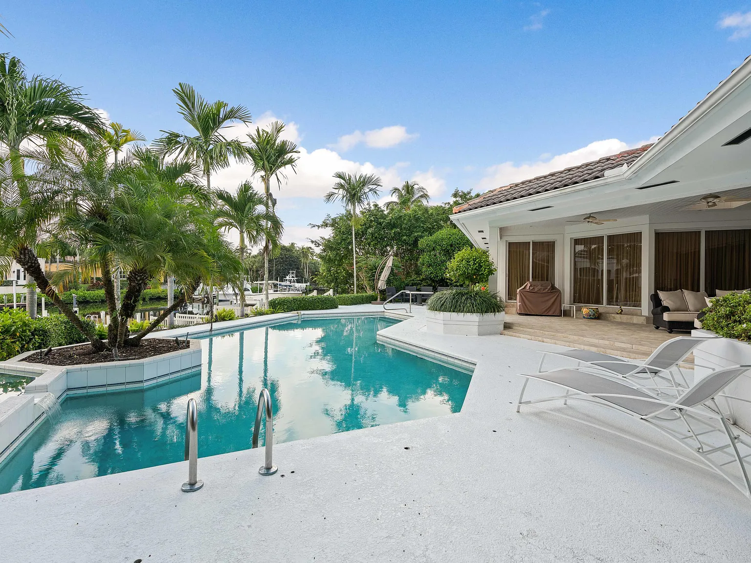 3 bed, 4.5 bath, 4775 sqft, $17,000 — Photo 4