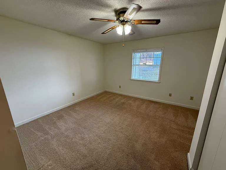Avery Close Condominiums — Photo 23
