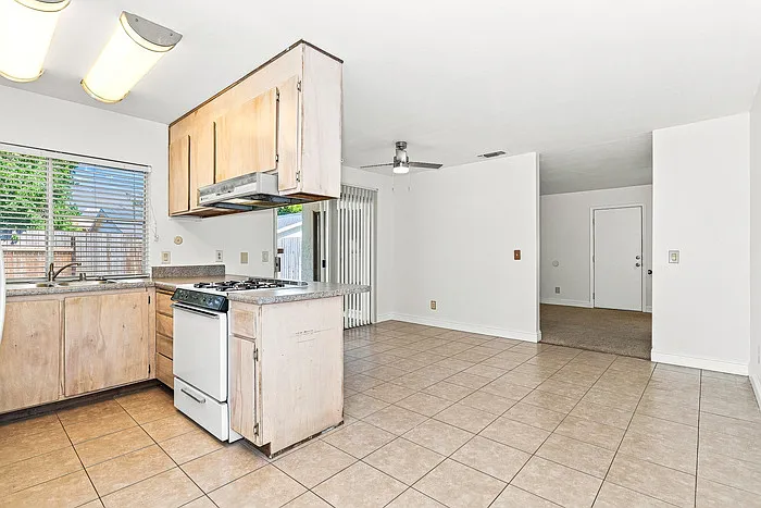 7205 Dedrick Ct — Photo 6