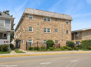 205 Circle Ave APT 2B, Forest Park, IL 60130