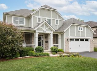 521 Turf Ln, Wheaton, IL 60187
