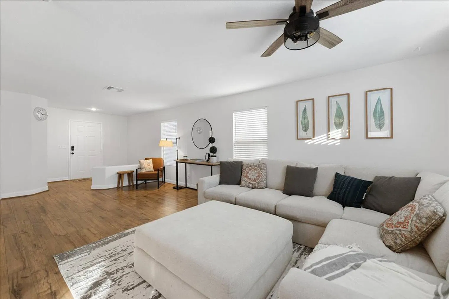 4 bed, 2.5 bath, $6,516 — Photo 1
