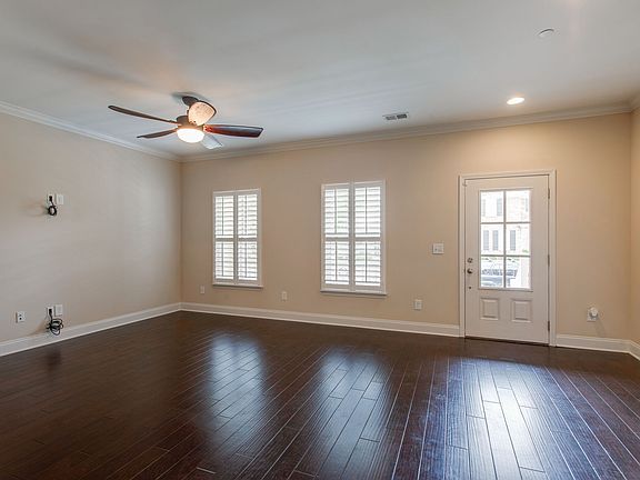 5th image of 620 Cobert Ln