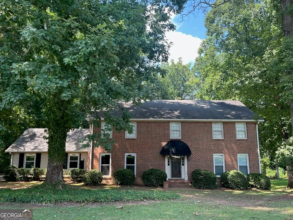 4 bed, 2.5 bath, 3846 sqft, $2,395 — Photo 1