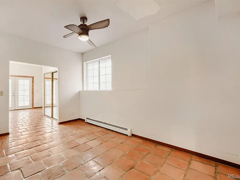 433 W Tomah Rd — Photo 20