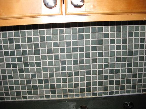 Beautifully maintained 2 bedroom, 1 bath