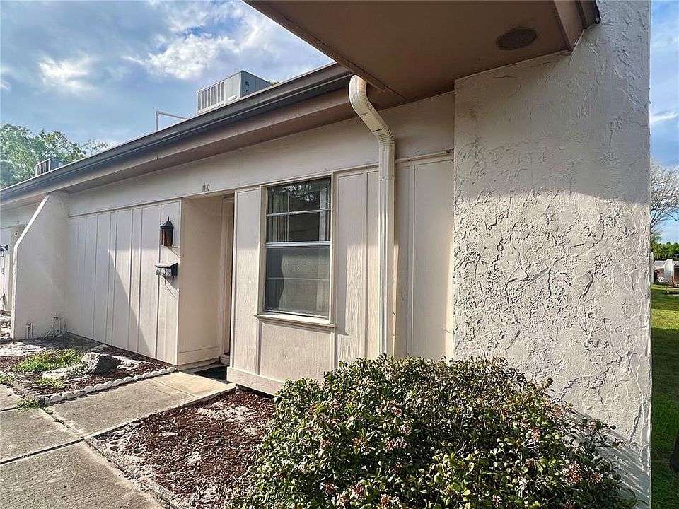 1st image of 1410 Arrowhead Cir W