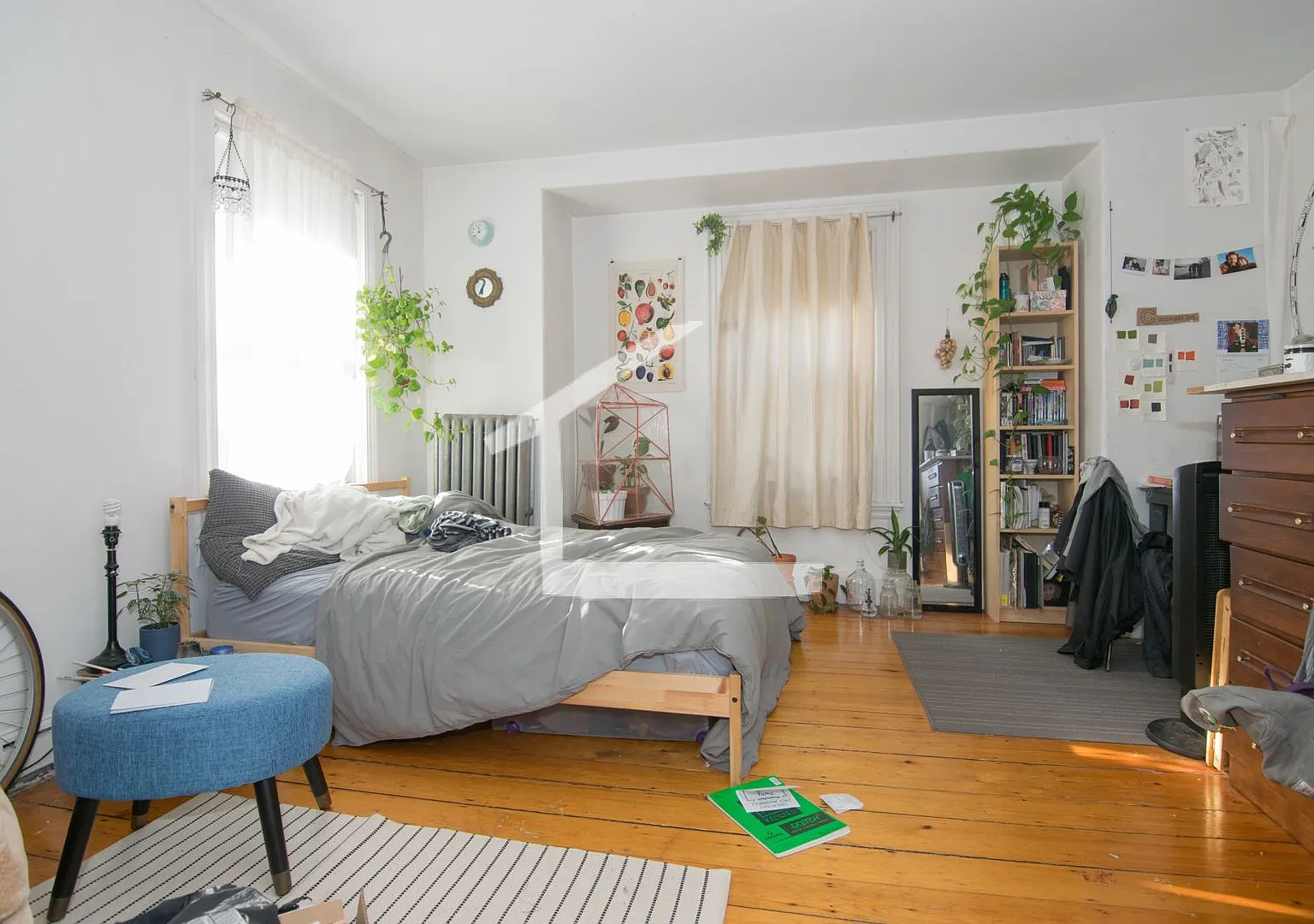 Large 3 bed unit near the Green Line and BU with parking — Photo 2