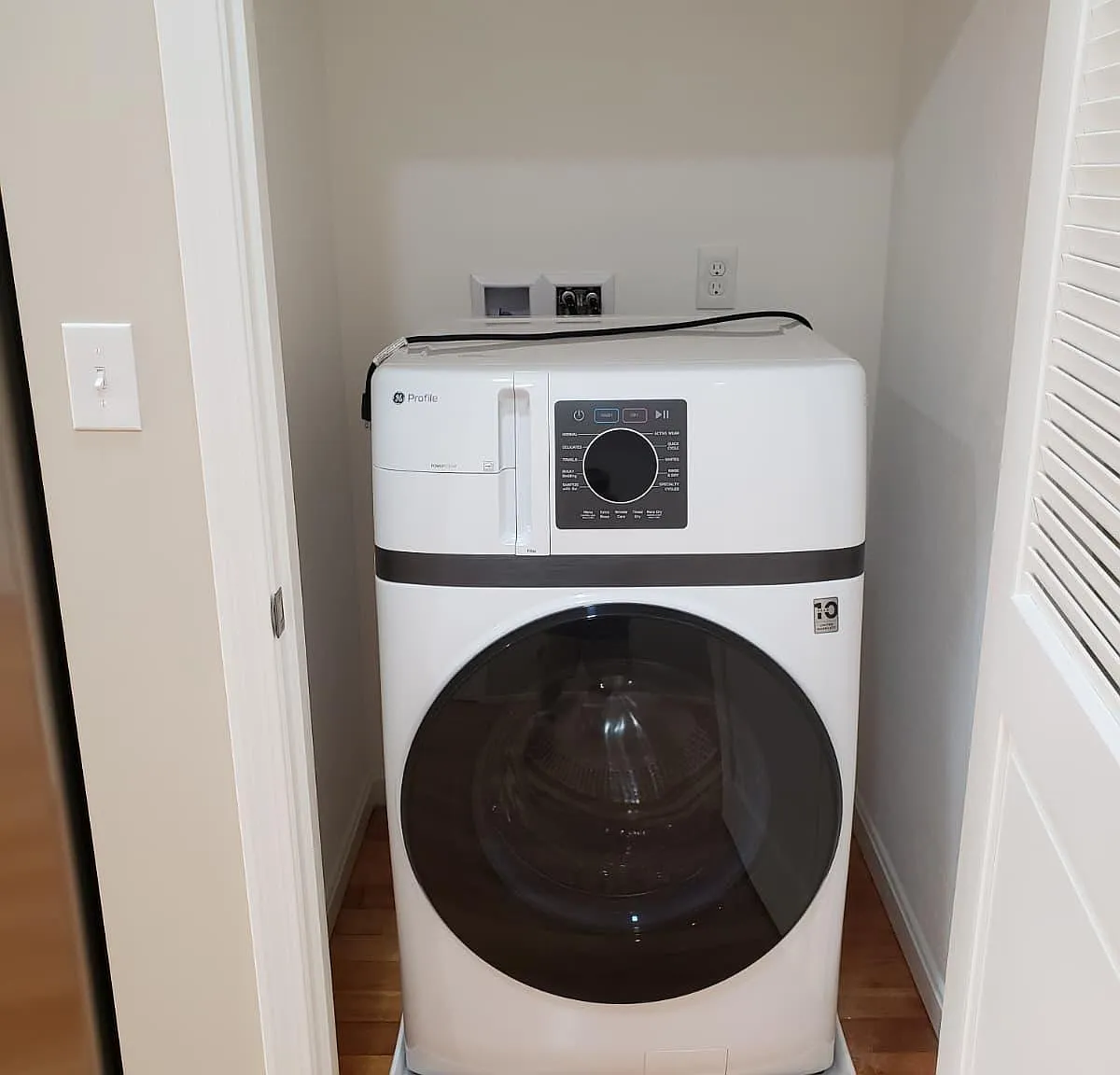 2 bed, 856 sqft, $1,990 — Photo 2