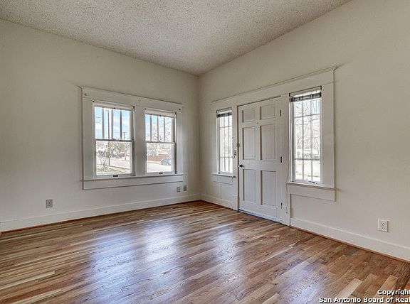5th image of 212 Clemens Ave