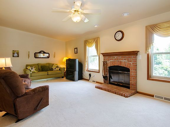 3rd image of 4 Saratoga Ct