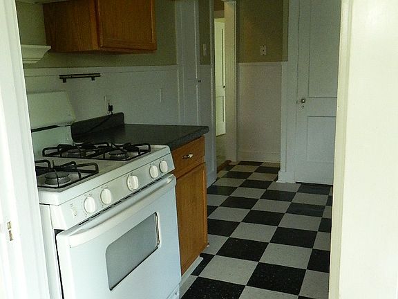 5th image of 1160 W Mill St