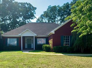 109 Huntington Dr, Headland, AL 36345