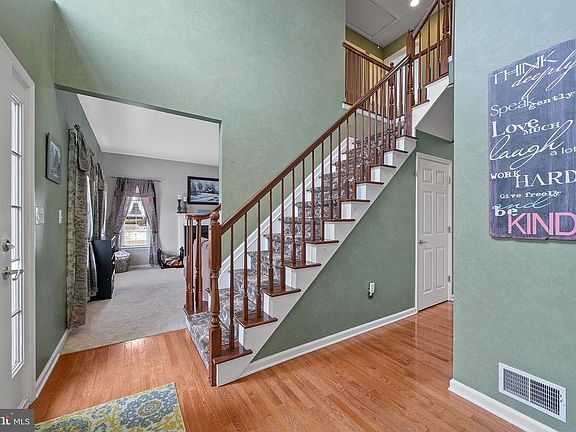 2nd image of 14 Hazelnut Ln