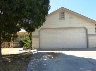 2149 Huntington Dr, Los Banos, CA 93635